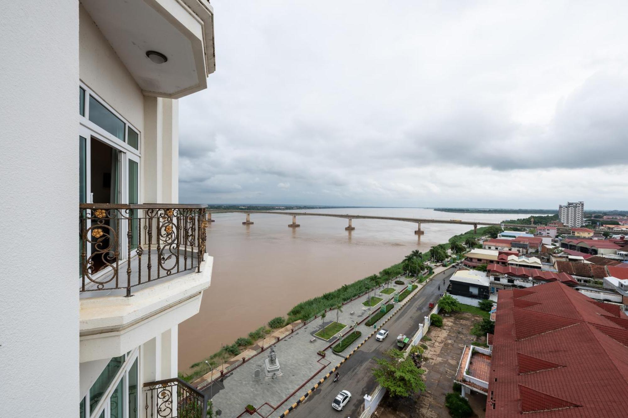 Lbn Asian Hotel Kampong Cham Exterior photo