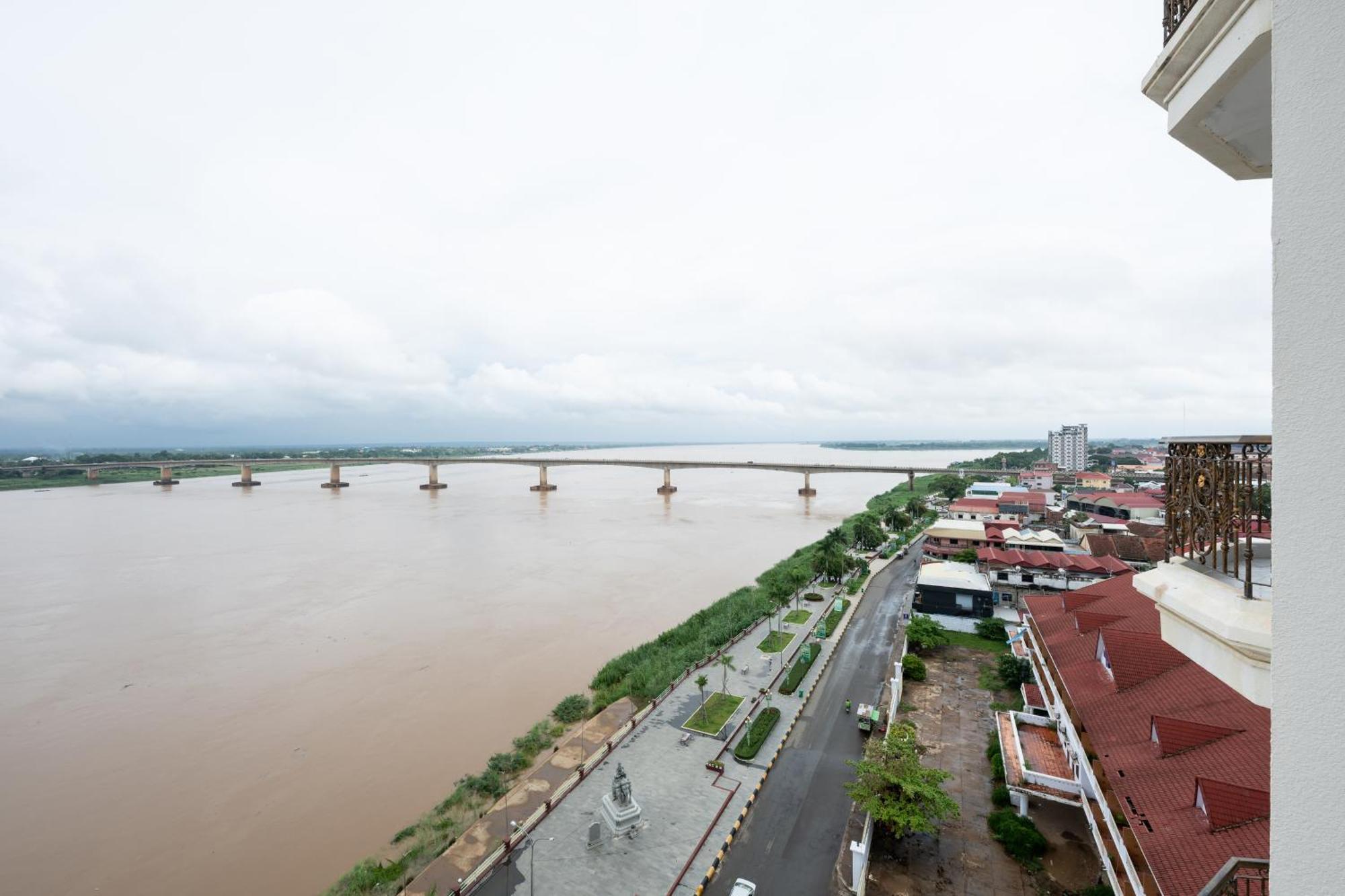 Lbn Asian Hotel Kampong Cham Exterior photo